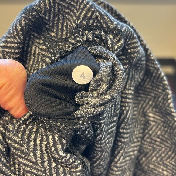 lululemon herringbone leggings 4 black and white - Picture 5 of 5